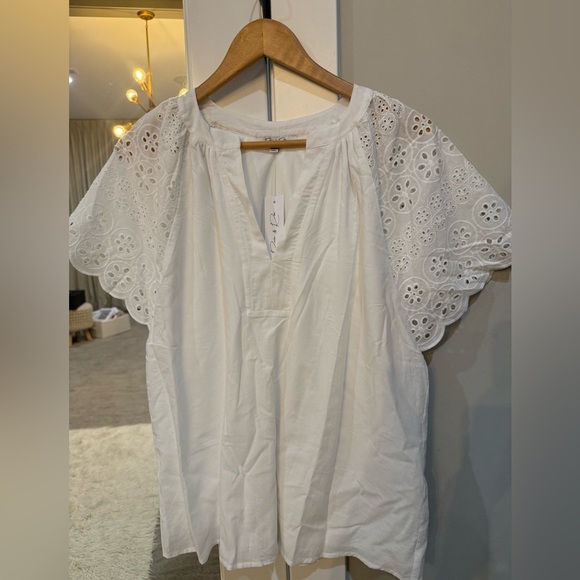 Parker & Rowe Tops - Parker & Rowe White Eyelet Sleeve Cotton Blouse Size M NWT